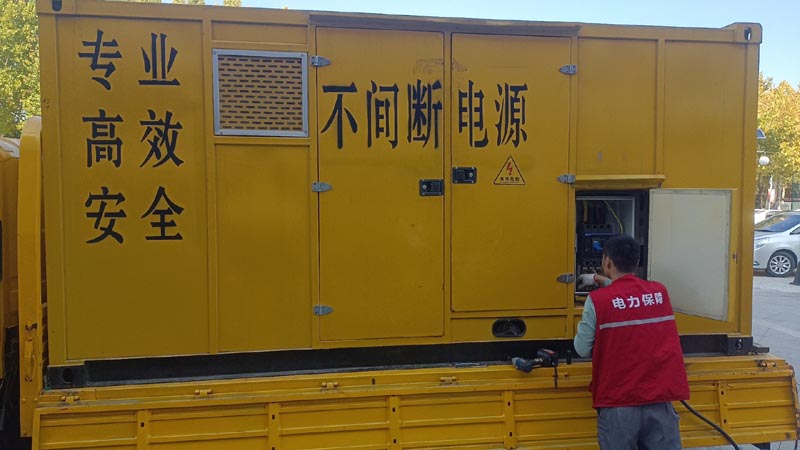 南川柴油发电机组和UPS电源配合使用时，如何避免切换过程中的电力中断？